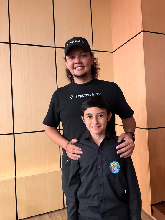 Foto con la comunidad tomada el 24 de abril de 2026