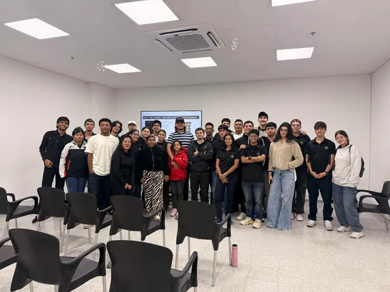 Foto con la comunidad tomada el 29 de mayo de 2026