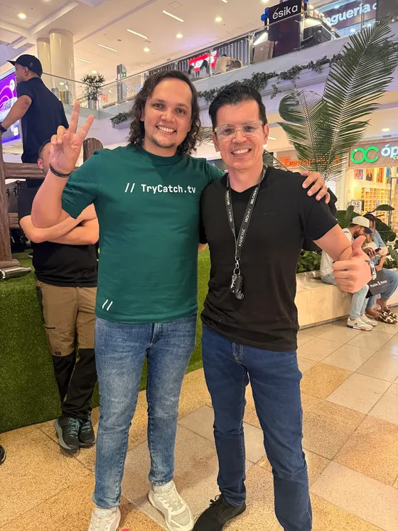 Foto con la comunidad tomada el 12 de junio de 2026