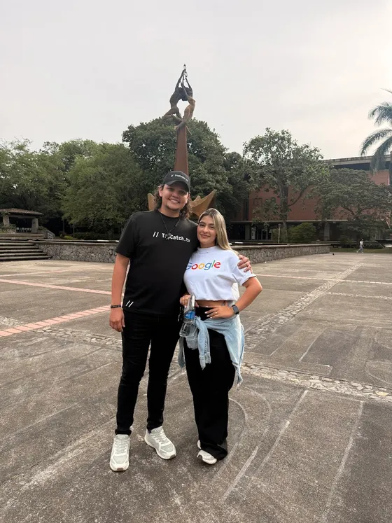Foto con la comunidad tomada el 13 de junio de 2026