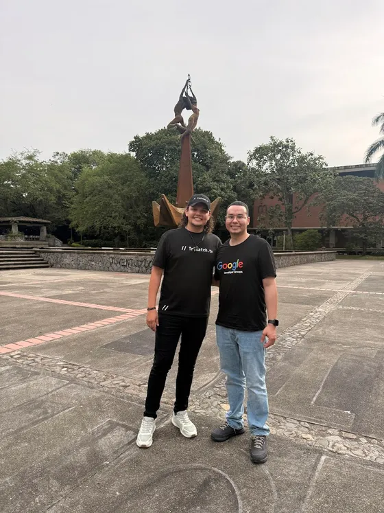 Foto con la comunidad tomada el 13 de junio de 2026
