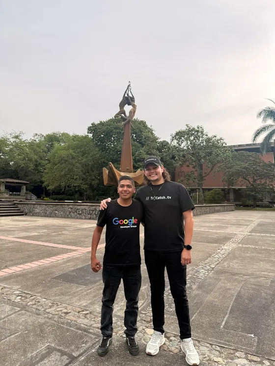 Foto con la comunidad tomada el 13 de junio de 2026