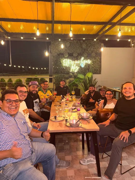 Foto con la comunidad tomada el 20 de junio de 2026