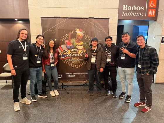 Foto con la comunidad tomada el 26 de junio de 2026
