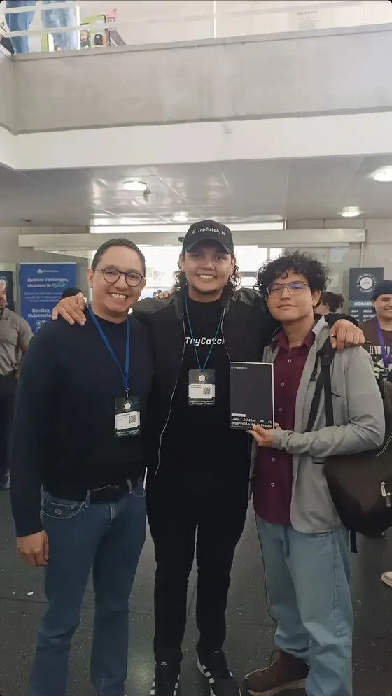Foto con la comunidad tomada el 29 de junio de 2025