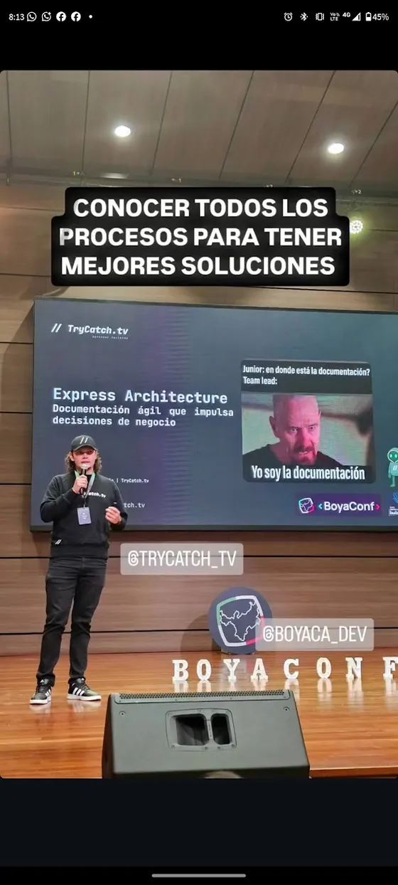 Foto con la comunidad tomada el 11 de octubre de 2025