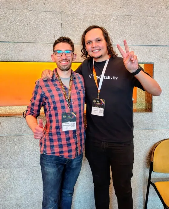 Foto con la comunidad tomada el 27 de junio de 2026